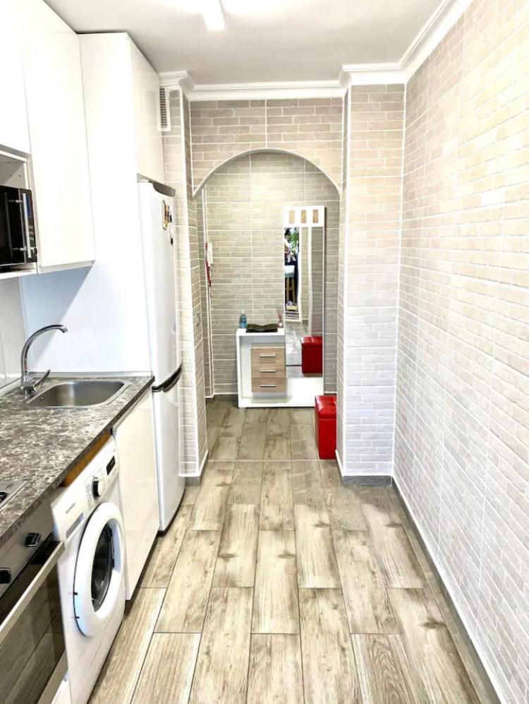 Shared Apartment! Piso Compartido! Общая Квартира! Sevilla Kültér fotó