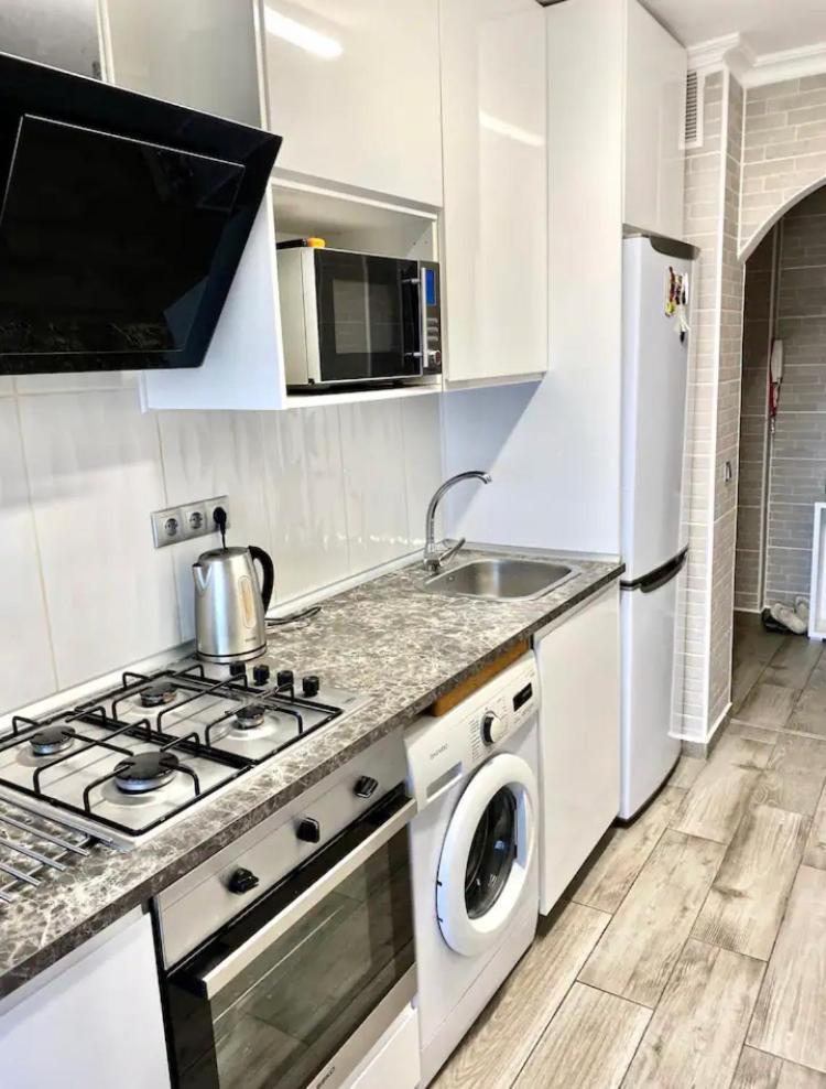 Shared Apartment! Piso Compartido! Общая Квартира! Sevilla Kültér fotó