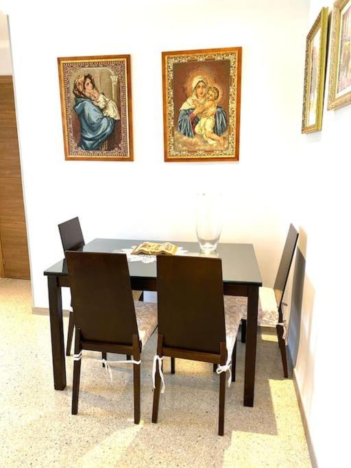 Shared Apartment! Piso Compartido! Общая Квартира! Sevilla Kültér fotó