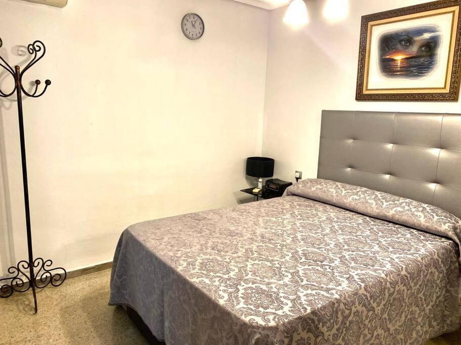 Shared Apartment! Piso Compartido! Общая Квартира! Sevilla Kültér fotó