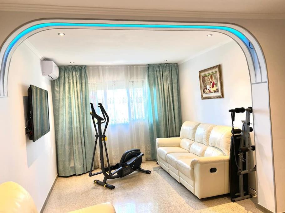 Shared Apartment! Piso Compartido! Общая Квартира! Sevilla Kültér fotó