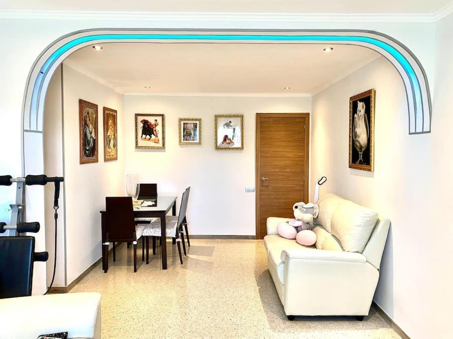 Shared Apartment! Piso Compartido! Общая Квартира! Sevilla Kültér fotó